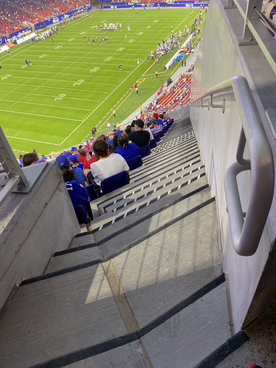 Bud_Rocks's tweet photo. YIKES I'm hearing ALOTTA bad reviews about the 2.2 BILLION DOLLAR stadium! 😳

Everything from running outta food, small scoreboards, loooong staircases &amp; sec100 &amp; 200 getting POURED ON!🌧

I thought they told us 70% of the stadium was covered?! 😡

#BillsMafia #BuffaloBills #NFL https://t.co/krsInDTJLd