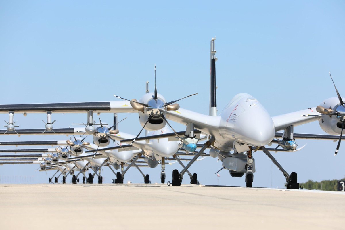 PulseDopplerRF's tweet photo. Honorable mention:-
Bayraktar akinci ucav with SOM-J cruise missile (250-300km) 🇹🇷

It is mentioned separately as it is a HALE drone and not a MALE https://t.co/nFfou93enE