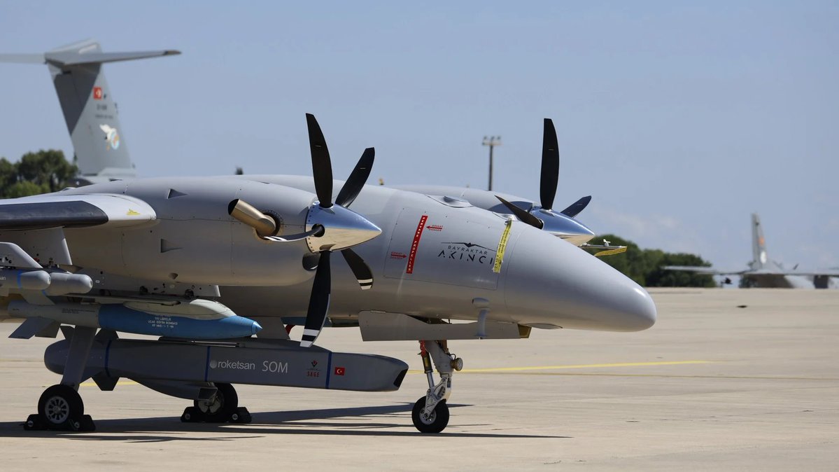 PulseDopplerRF's tweet photo. Honorable mention:-
Bayraktar akinci ucav with SOM-J cruise missile (250-300km) 🇹🇷

It is mentioned separately as it is a HALE drone and not a MALE https://t.co/nFfou93enE