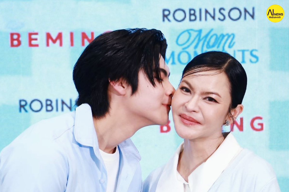 AllNews_th's tweet photo. "น้องธีร์ ธีรติ" ควงคู่คุณแม่แอมร่วมกิจกรรมสุดพิเศษกับแฟนคลับแบบใกล้ชิด ในงาน "ROBINSON MOM MOMENTS" 

Robinson x Thee
#tthi_eks
#RobinsonMomMomentsxThee
#RobinsonMomMoments https://t.co/l9vvlma4PH