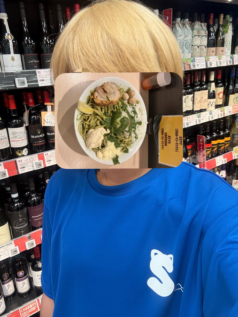 deisui_love's tweet photo. すてキャのTシャツ、メッシュ素材で着やすいから寝巻きでずっと着てるんですがこれでコンフォリア入っていったら推定コンカフェ嬢とアイドル3組から鬼レス飛んできて死 https://t.co/M2IsLH3aAL