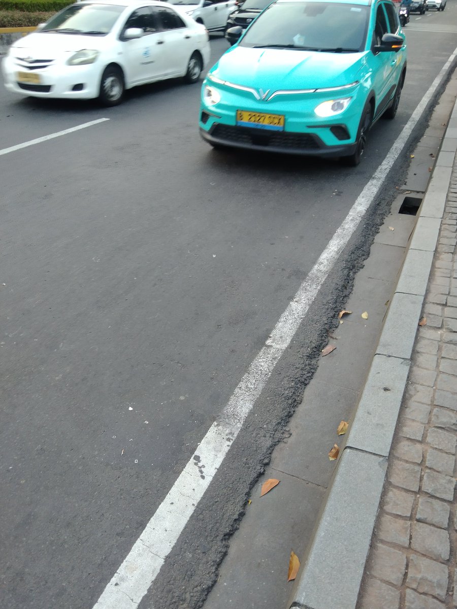 JamilahBangkok's tweet photo. Paling anti ngobrol sama driver, karena takut canggung or berlebihan. Tapi kok driver driver taxi ini bikin nyaman buat cerita yaaaa @id_greensm https://t.co/eRDaBa5D4R