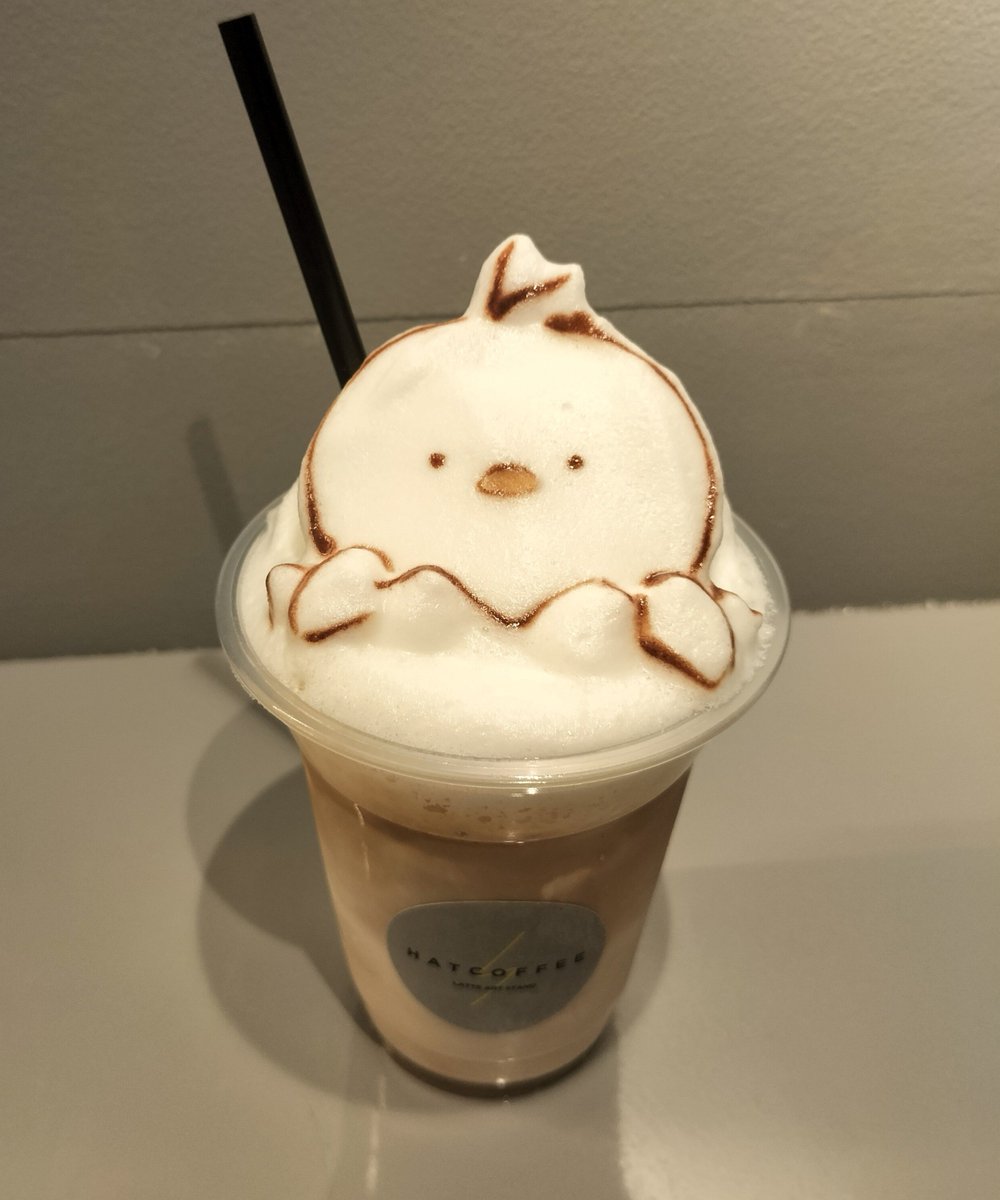 chacham1__n1118's tweet photo. 浅草行くたびに可愛い〜♡って思ってたラテアートのお店(@HATCOFFEE2019 さん)で
ついにひよこのラテアートを描いてもらった♡♡
店員さん楽しくて優しいし描くのはっっっやい
出来上がったのは可愛すぎて崩すのもったいなかった🥲︎🥲︎

#HATCOFFEE  #浅草 https://t.co/WcK963H1D3