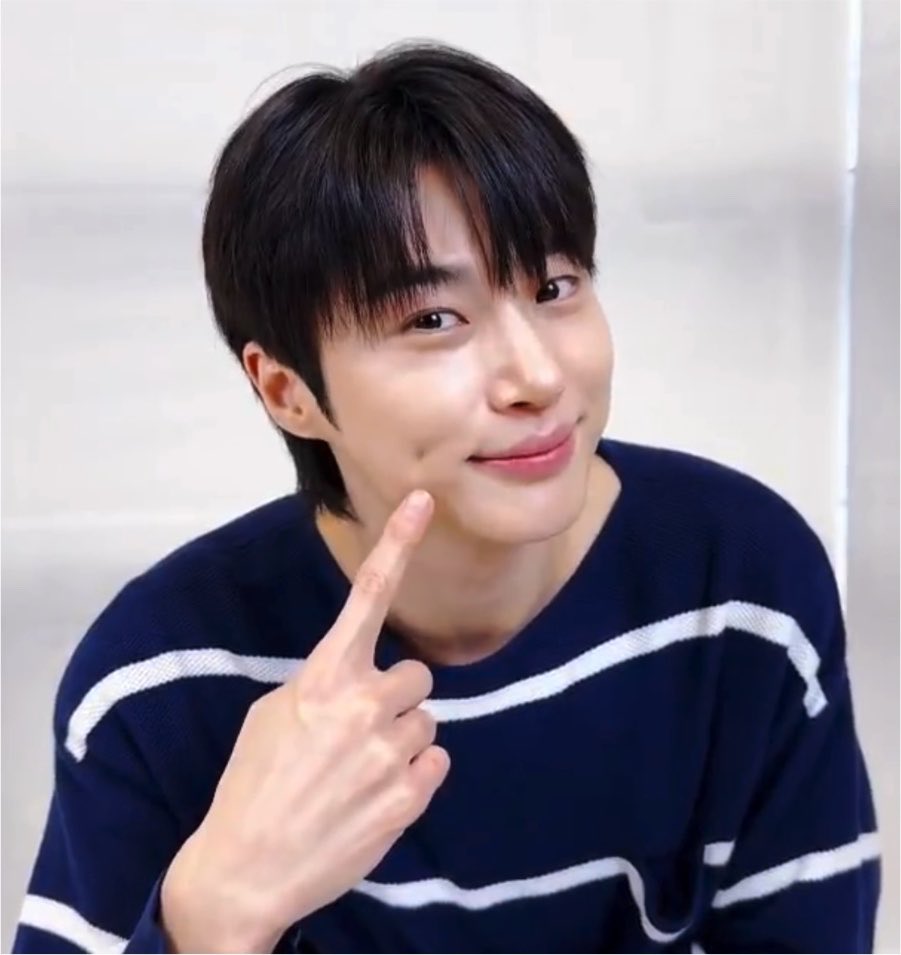 _cutiebws's tweet photo. 250430                                                      260809

always flexin’ his cutie dimple 🥰 https://t.co/Dh4Lb9mMqA