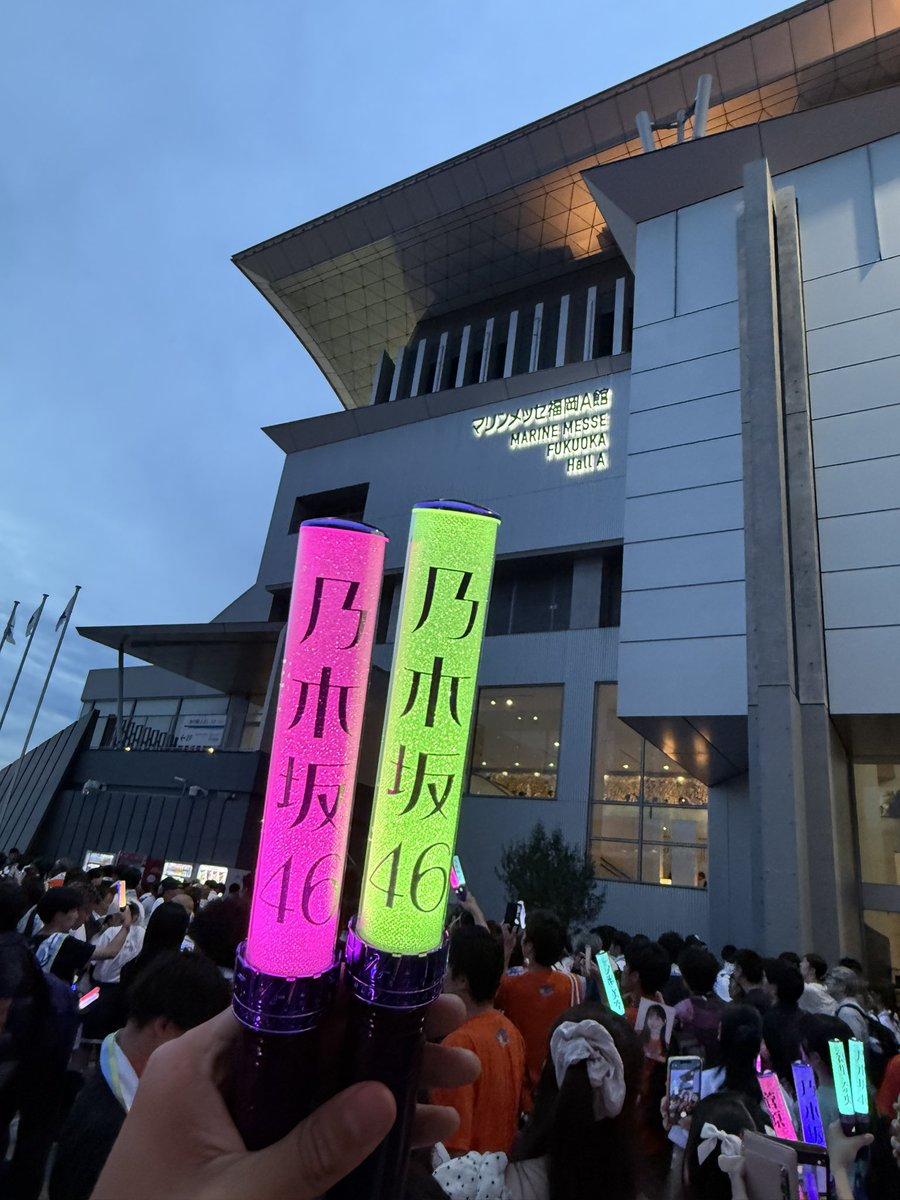 TRnogi46's tweet photo. 福岡２日目ありがとうございました！
まさかのバンドエイド回収はびっくりで最高だったな👍
あやてぃーお疲れ様でした！ https://t.co/THCwSw9p4i
