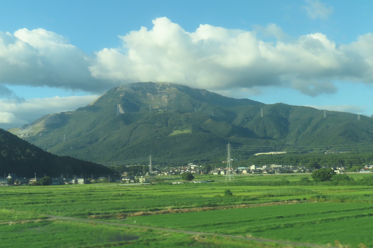 goromorichann's tweet photo. 米原市のシンボルである伊吹山 https://t.co/JHzuM2FMQ6