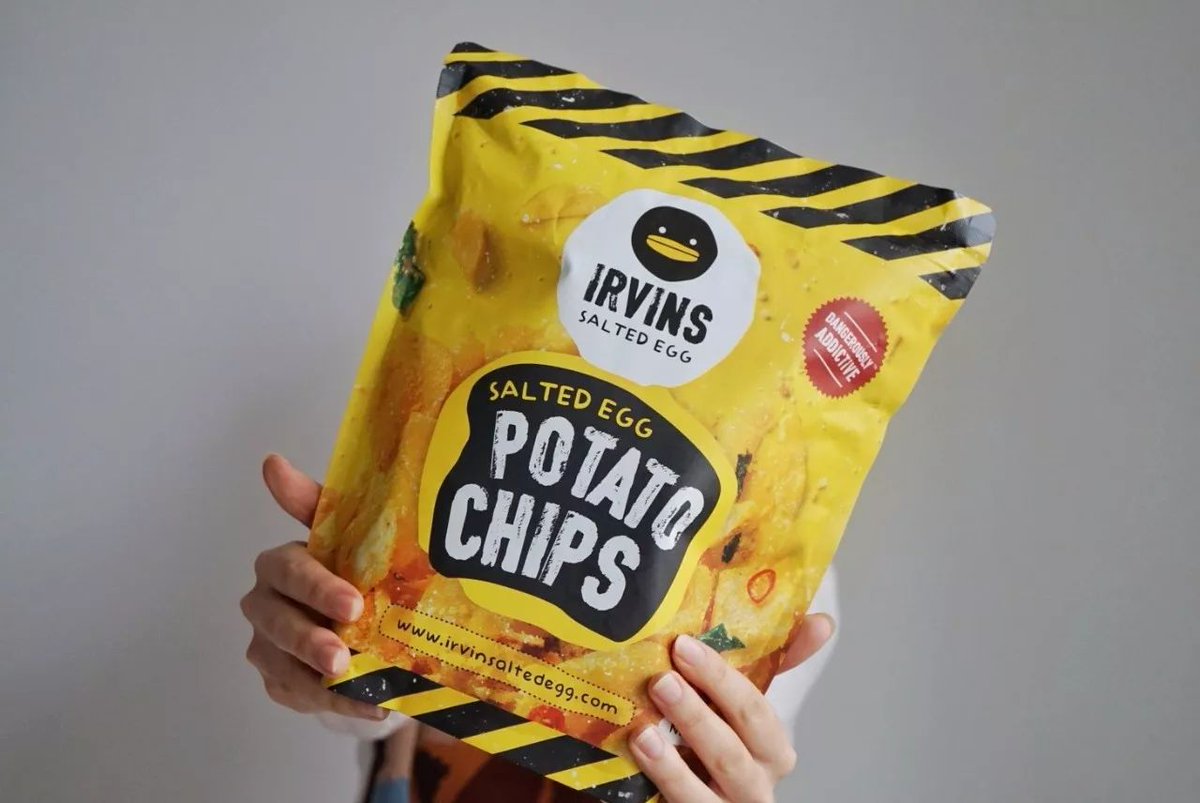 ThereseMerrima9's tweet photo. Just shared a bag of crispy salted egg potato chips with my roommate! The crunch is chef’s kiss—small joys hit different ， https://t.co/pmasEeRG1t