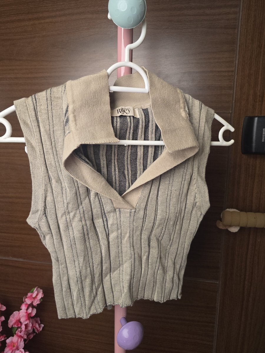 Choiinkorea's tweet photo. Riley.apparels Alice polo knit สีกากี 80บาท ค่าส่ง30+ตัวถัดไป10 #ส่งต่อ #ส่งต่อเสื้อผ้า #ส่งต่อสกินเเคร์ #เสื้อผ้ามือ2 #ส่งต่อเสื้อผ้ามือสอง https://t.co/rDEfkrBl1p