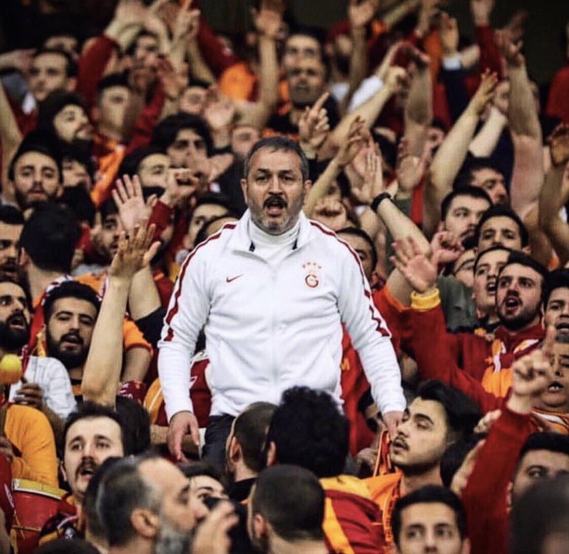 YellowRedReport's tweet photo. ultrAslan Lideri Sebahattin Şirin, dünkü açıklamasının hemen ardından gözaltına alındı. https://t.co/gRvFj8I4rU