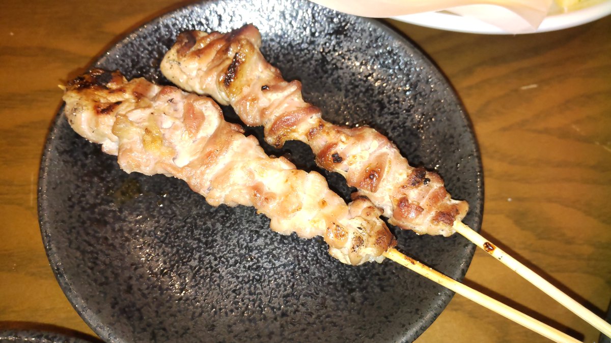 kaosan320's tweet photo. 焼き鳥ウマウマ♥
ビールメガあったから思わずメガビール頼んじゃうぜ✨ https://t.co/q9MtYEHV5L