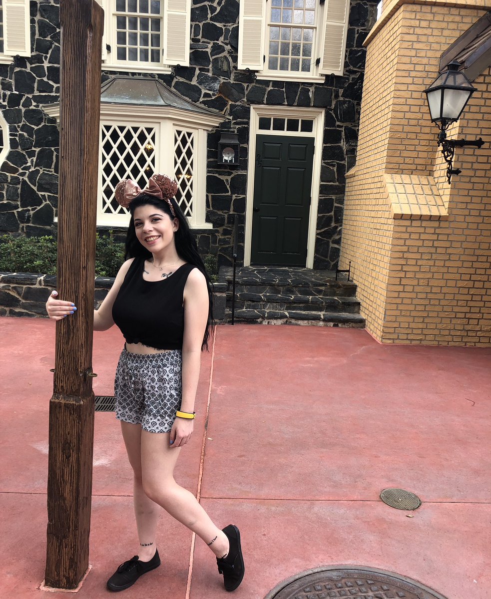 stardustg0ddess's tweet photo. This is a PSA to recover from you eating disorder ❤️ https://t.co/1mxylWKTMf