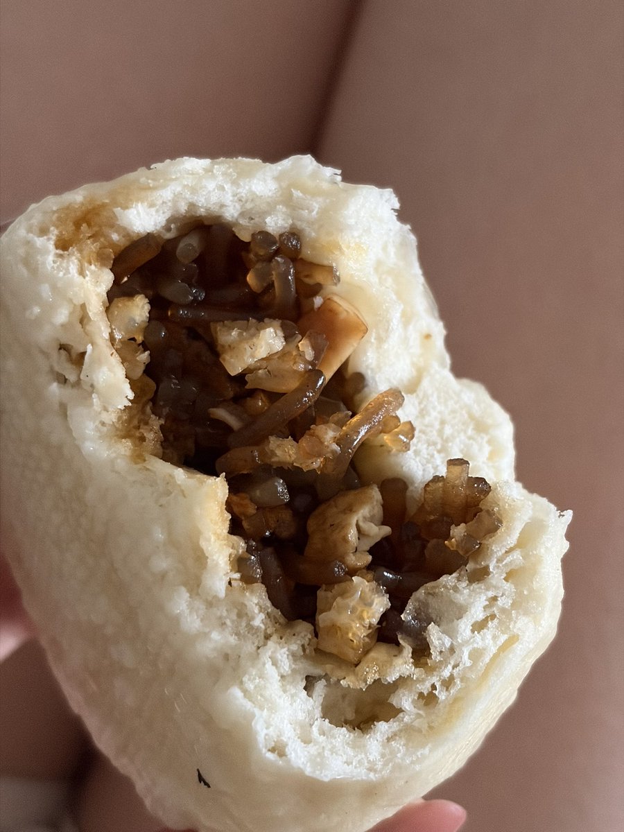 linn_ooin's tweet photo. 罗森的饭团，吃完老渴了。
我妈包的包子😋 https://t.co/EDov1JDIum