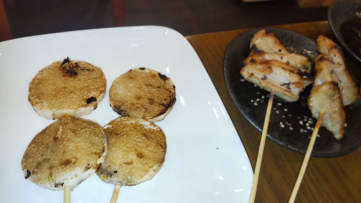 kaosan320's tweet photo. 焼き鳥ウマウマ♥
ビールメガあったから思わずメガビール頼んじゃうぜ✨ https://t.co/q9MtYEHV5L