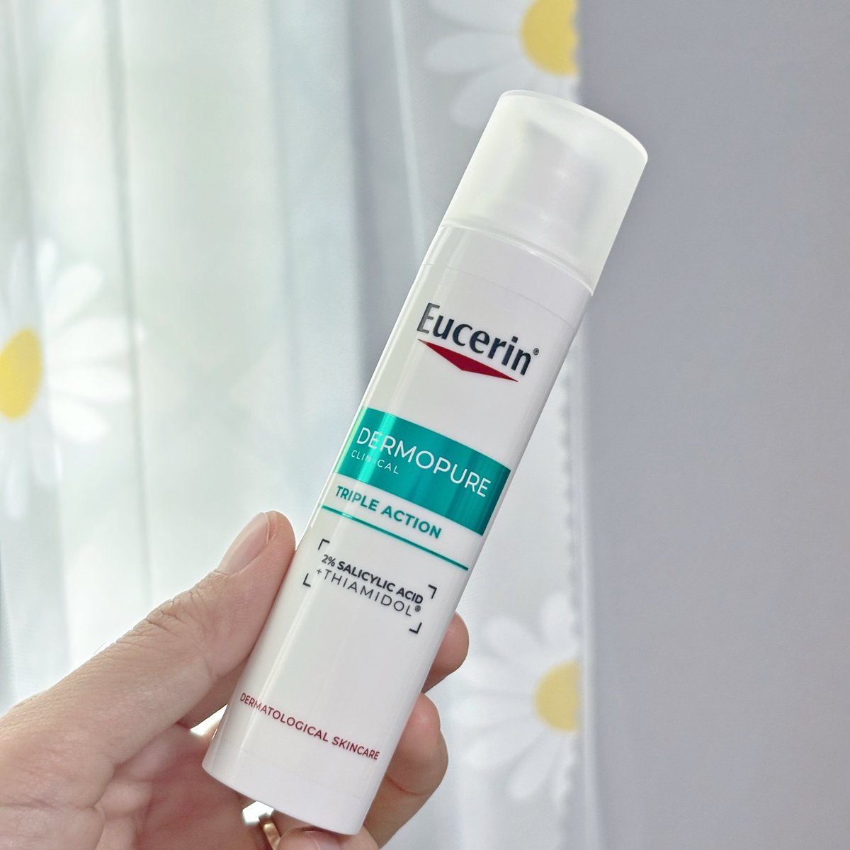 newmenewones's tweet photo. ปกติเป็นคนที่สิวขึ้นทีคือทิ้งรอยนานมาก 🥹 ช่วงนี้เลยลอง Eucerin Triple Action แล้วรู้สึกว่ามันตอบโจทย์กว่าเดิม สิวอักเสบยุบไวขึ้น รอยสิวก็ค่อย ๆ จาง หน้าดูเนียนขึ้นจริง

ชอบตรงที่เป็น เซรั่มจัดการทั้งสิวและรอยสิวในขวดเดียว ใช้ต่อเนื่องแล้วผิวดูดีขึ้นแบบสังเกตได้เลย https://t.co/BBuMcYRNKj