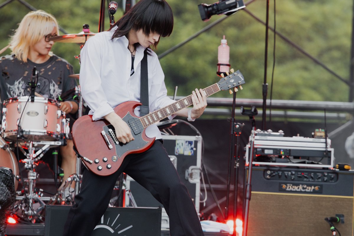 luckyfm_fes's tweet photo. 【SetList + Live Photos】シンガーズハイ
LuckyFes'26
GARDEN STAGE 8/9(日)  15:40〜
▶︎https://t.co/LIazJa3r8A

【SetList】
1. STRAIGHT FLUSH
2. ニタリ
3. Kid
4. 薄っぺらい愛を込めて
5. 愛の屍
6. B.O.LIE
7. ノールス

@Singers_High
#シンガーズハイ https://t.co/3xvDskDzrD