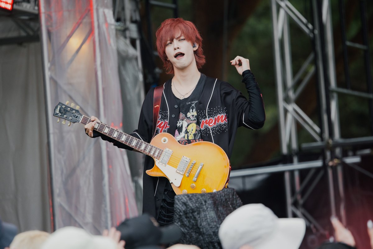 luckyfm_fes's tweet photo. 【SetList + Live Photos】シンガーズハイ
LuckyFes'26
GARDEN STAGE 8/9(日)  15:40〜
▶︎https://t.co/LIazJa3r8A

【SetList】
1. STRAIGHT FLUSH
2. ニタリ
3. Kid
4. 薄っぺらい愛を込めて
5. 愛の屍
6. B.O.LIE
7. ノールス

@Singers_High
#シンガーズハイ https://t.co/3xvDskDzrD