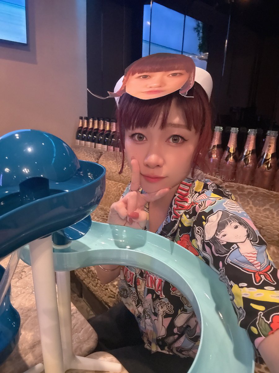 vress_kanon's tweet photo. 神井花音が本気で作る夏祭りありがとうございましたっ🎆
鉄板冷やしきゅうりガチャガチャクレーンなど全て完売!
スイカ割り🍉もあったり、楽しかった!
謎流しのみ、、。 https://t.co/1JjEbRcS0T