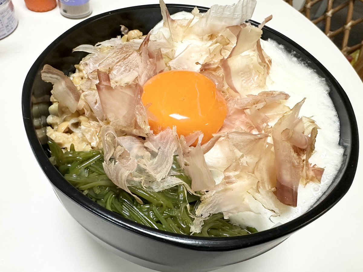 MACHANMILK's tweet photo. 帰宅！
今日は納豆、めかぶ、とろろのネバネバ丼
暑い日が続いているのでさっぱりしたご飯が美味しい！

#アイマスP食いしん坊隊 https://t.co/nowAmxuKMz
