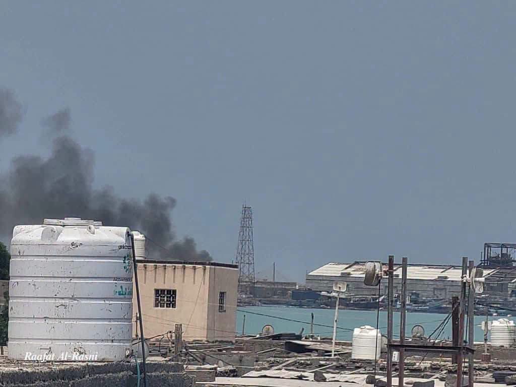Alsakaniali's tweet photo. Houthi missile strikes targeted Mocha city in #Taiz this morning, including the Mocha port and other infrastructure in the densely populated city.
#Yemen https://t.co/w8FJZpwqjJ