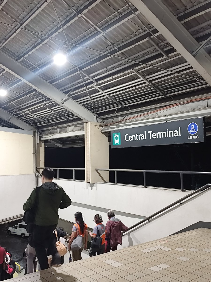 kennocx's tweet photo. Passengers at Central Terminal Station were instructed to alight from a train after fallen tree branches obstructed the tracks, halting operations to the next station, according to LRT-1 personnel. Sharing for awareness. @gmanews @ABSCBNNews https://t.co/L39qJOw4vi
