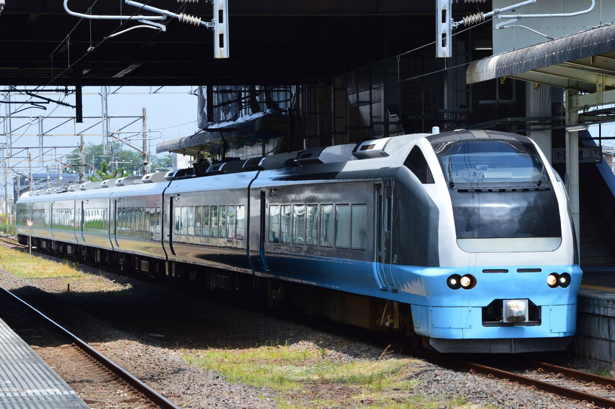 rambaral583's tweet photo. 2026年8月8.9日 東海駅にて
E653系 回9594M 勝田返却回送
東海駅2番線 特急列車通過待ち
8日は K70編成 国鉄特急色
9日は K71編成 水色

#E653系 #常磐線 #特急ときわ https://t.co/JL6EvMp07h