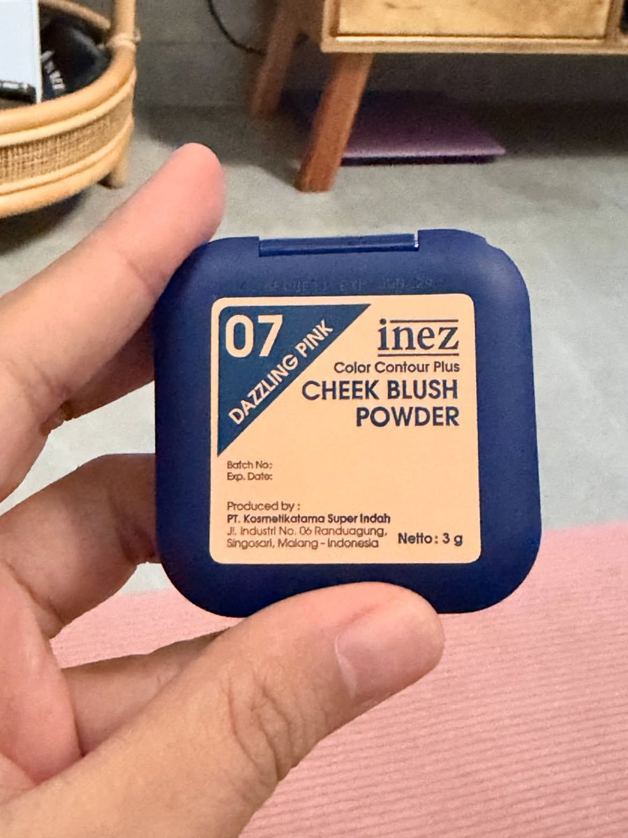 randrayja's tweet photo. Suka banget sama blush Inez ini🫶
Warna langsung keluar dan freshh seger gtu😭🫶
Mbak Hanum aja rekomendasiin, ternyata bener2 dupe nya Gucci versi murce nyaa best banget💝🫶 https://t.co/rQoEXVIvD4