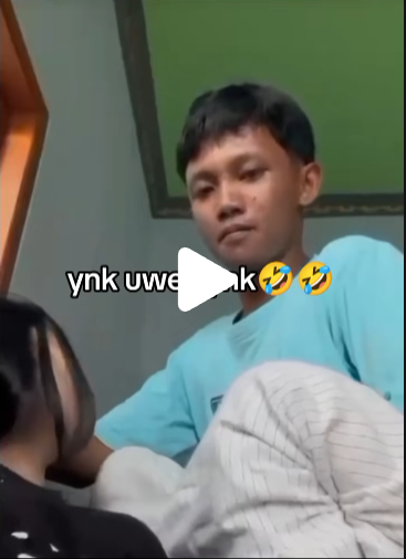scmilir's tweet photo. azka fadhillah dan jejey coolmax, muncul lagi man 3 banyuwangi ruang tamu menjadi saksi🫣 

https://t.co/y9yS2RdeeT

https://t.co/QNixxKMJR8

https://t.co/RlCBHSPFoT

#banyuwangi #banyuwangiviral #jejey #azkafadhillah04 #yankwesyank #viral https://t.co/d8TZdLuovb