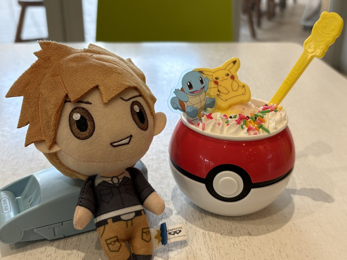 mrbt_dog's tweet photo. モンスターボールサンデー食べたよ https://t.co/g1qzb9g4QK