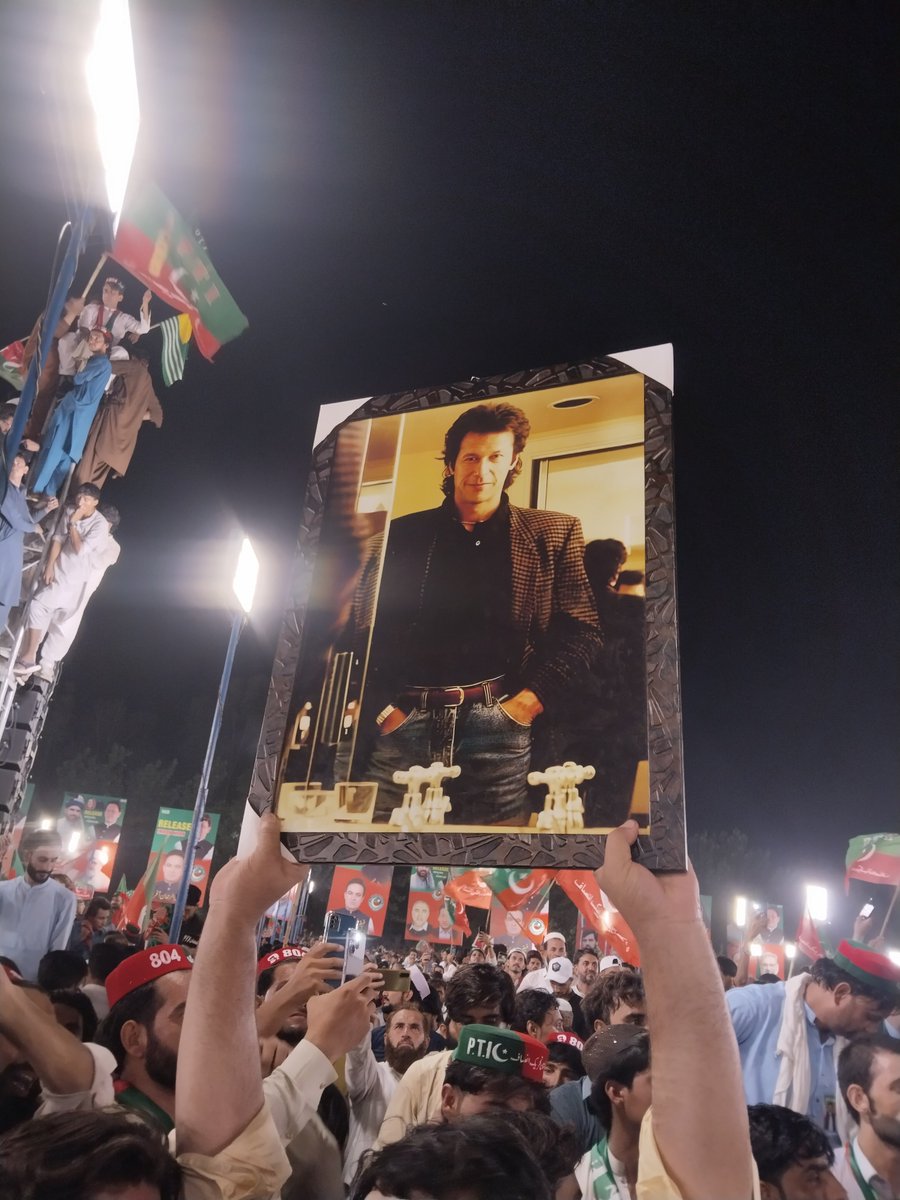 Farmanchudri's tweet photo. 5th Aug 2026 black Day.
3 years complete ✅ in Jail of Imran Khan ✌🏻 
.
.
.
#کشمیر_میں_ظلم_بند_کرو #9Ağustos #imrankhan #pti https://t.co/uc8q8iFJ4S