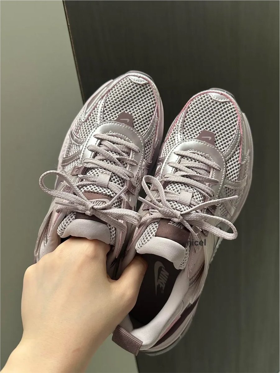 dheyulll's tweet photo. JUJURRR saking ringan dan empuknya ni sepatu, tiap langkah ada efek "woosh" 😭🫢 https://t.co/PJfYrf0AUH