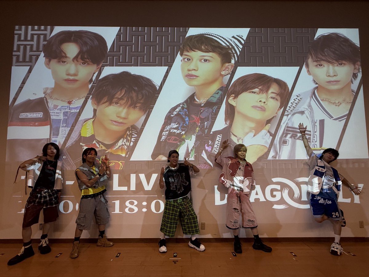 dragonfly_nishi's tweet photo. 「DRAGONFLY フリーライブ@湯〜とぴあ宝」
お越しくださった皆さん！
ありがとうございました😊
念願の場所で、しかも1日2回もライブさせてもらえて大満足の1日でした😳

そしてその姿を応援してくださる皆さんと共有できた事が何より嬉しかったです！

今日DRAGONFLYを初めて知った方は
また会いにきて欲しいし、
もっとDRAGONFLYの良さを知って欲しいので、これからもDRAGONFLYの事よろしくお願いします！

また湯〜とぴあ宝さんに帰って来れるように真摯に活動に向き合って頑張ります🔥

1日本当にありがとうございました！
#DRAGONFLY
#ドラゴンフライ
#湯〜とぴあ宝　さん