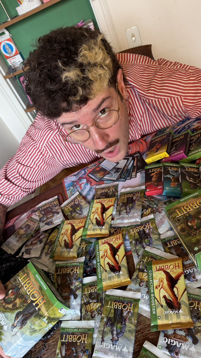 incoloros's tweet photo. HAPPY KID 🧌 
Muchas gracias!!! @Wizards_MagicEU #MTGxTheHobbit https://t.co/N0zQ7h6IMh