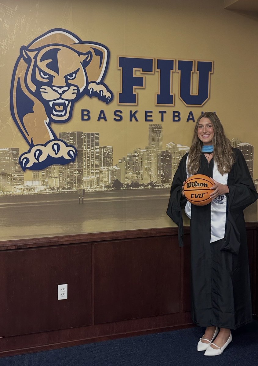 prenger_d's tweet photo. FIU Master’s, Miami sights and sounds (Ball and Chain), and Courtney’s happy place. Great way to wrap up the summer. https://t.co/Iqk5udMJqq