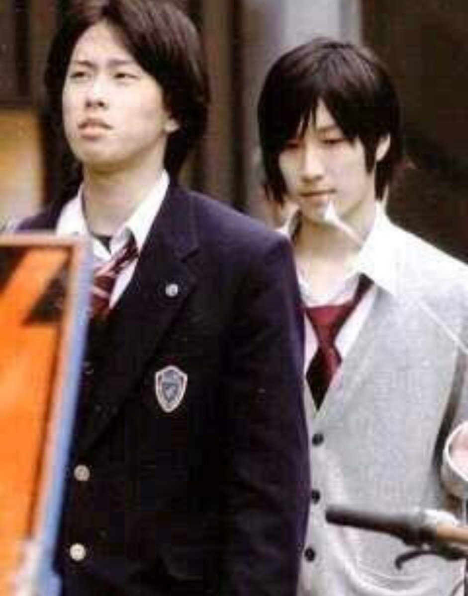 shina_muss's tweet photo. ゆり組のドラクエ歩行(縦並び)は昔からの彼らの恒例なんですよ…今も変わってないんだなと思ったら笑いながら泣いてた https://t.co/fEWz6VnNZg