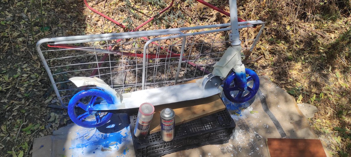 SunflowerPact's tweet photo. Me and Claudio found an old rusty scooter during last christmas.
We got excited and took it home thinking about coloring it and putting flowers on it and putting outside the house then we forgot about it.
I finished it in his honor and memory... https://t.co/VZBZPwRU8k