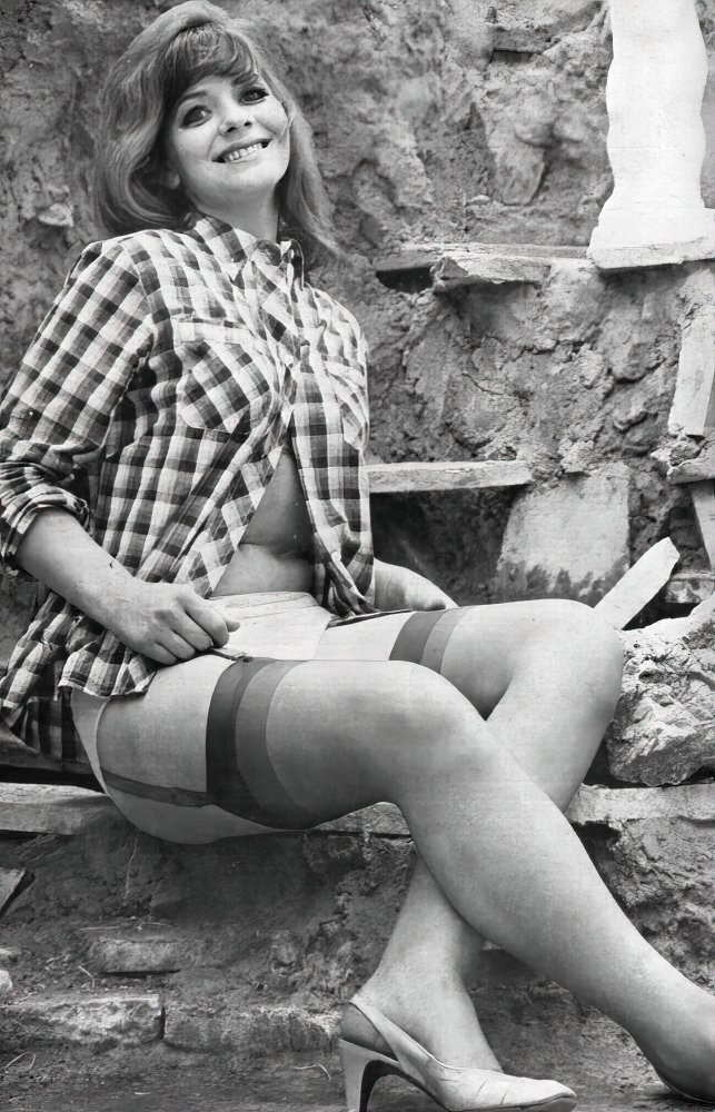 pinups101's tweet photo. Who'd like to see more of Sue Seymour?
#VintageGlamour https://t.co/zslsv4ZczR