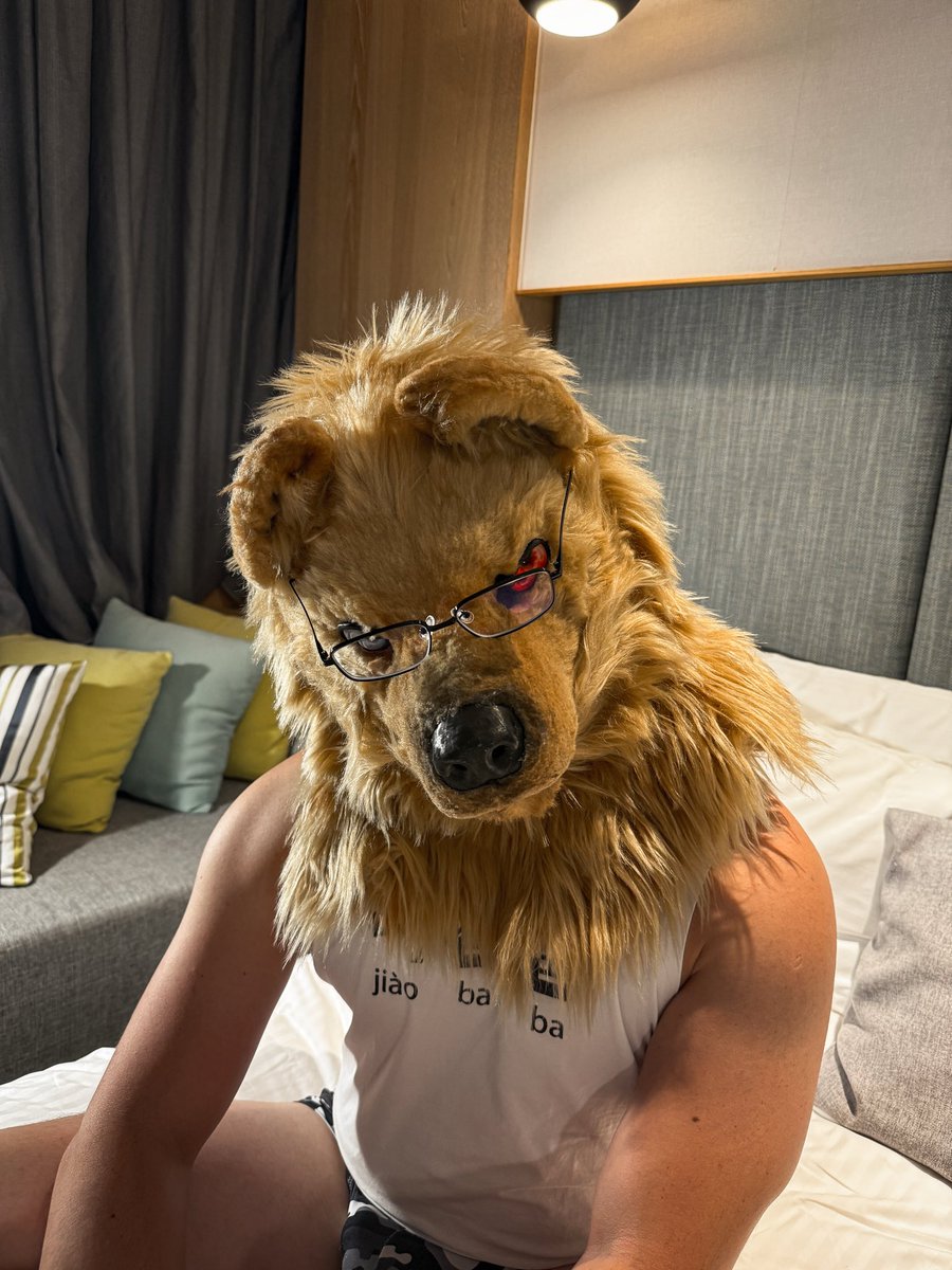 UminekoFursuit's tweet photo. Ash: Call me daddy.
#FursuitEveryday #callmedaddy https://t.co/vGnBHB3d5j
