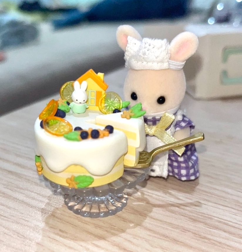 strobericustard's tweet photo. 🎂🍋 https://t.co/gygciMfZjc