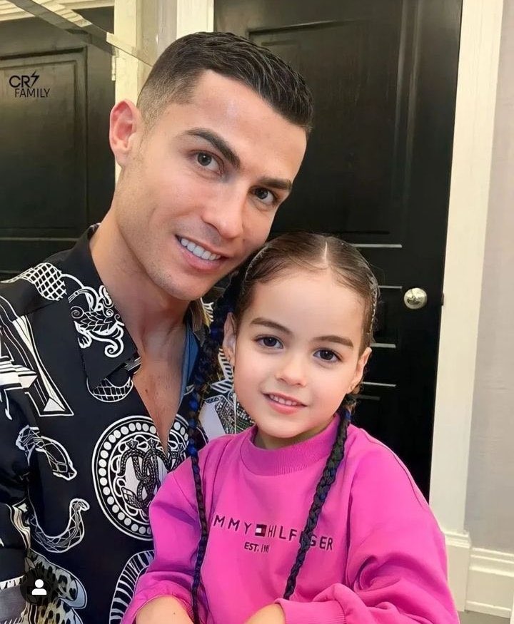 CristianoXtra_'s tweet photo. That Resemblance is Crazy. 😂❤ https://t.co/jxanWE1Ttb