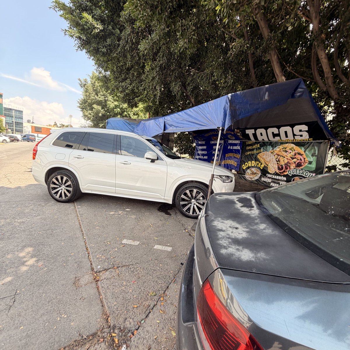 SateliteAlerta's tweet photo. ⚡️PARQUÍMETROS REGRESAN ⚡️
En la zona comercial de Ciudad Satélite, tantas quejas de franeleros … y cuotas.
Veamos qué tal funciona esto de nuevo. 
#Naucalpan #ciudadsatelite 

‼️Caray … estos puestos ilegales se van a quedar sin espacio … será ? 🤓 https://t.co/8c0g7GSBno