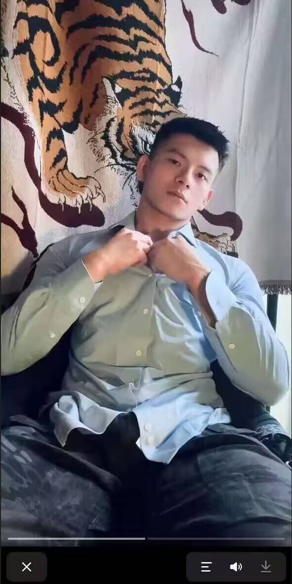 shuai4i's tweet photo. 抖音 白斩哥哥 11bu https://t.co/UzkA8j87tw