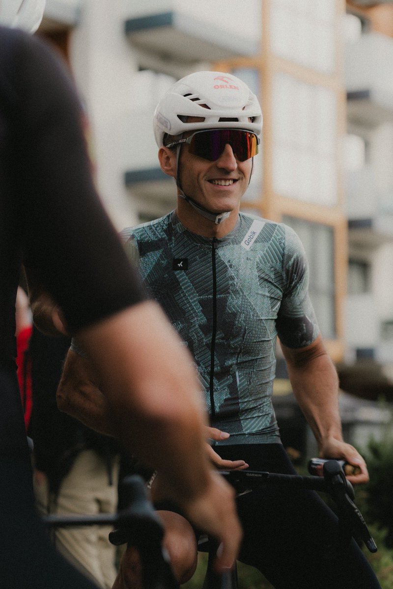 TeamORLEN's tweet photo. Nieważne jaka dyscyplina - klasa pozostaje niezmienna. 💪

Robert Kubica sprostał tatrzańskim szosom podczas tegorocznego ORLEN Tour de Pologne Amatorów. 🚴‍♀️ https://t.co/7ShWqs5Hcn