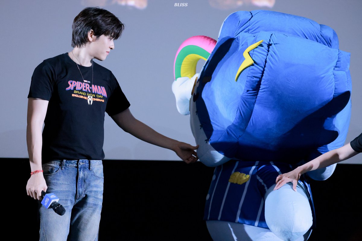 Bliss_SkyNani's tweet photo. 20260809 : SF Friends Screening

คุณพ่อสุดน่ารักกับคุณลูกชายสุดน่ารัก🩵💙

SKY GEMINI SPIDERMAN AT SF
#SFxSkySmyle
#skywongravee @skywongraveee
#SMYLE https://t.co/dTY5177rjm