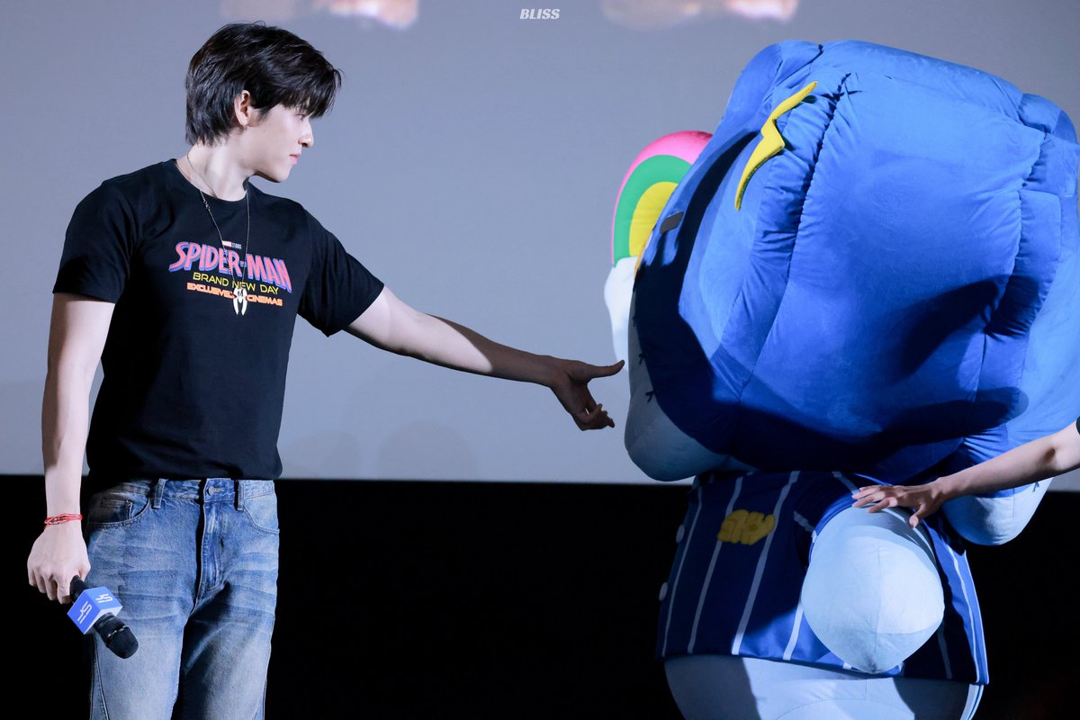 Bliss_SkyNani's tweet photo. 20260809 : SF Friends Screening

คุณพ่อสุดน่ารักกับคุณลูกชายสุดน่ารัก🩵💙

SKY GEMINI SPIDERMAN AT SF
#SFxSkySmyle
#skywongravee @skywongraveee
#SMYLE https://t.co/dTY5177rjm