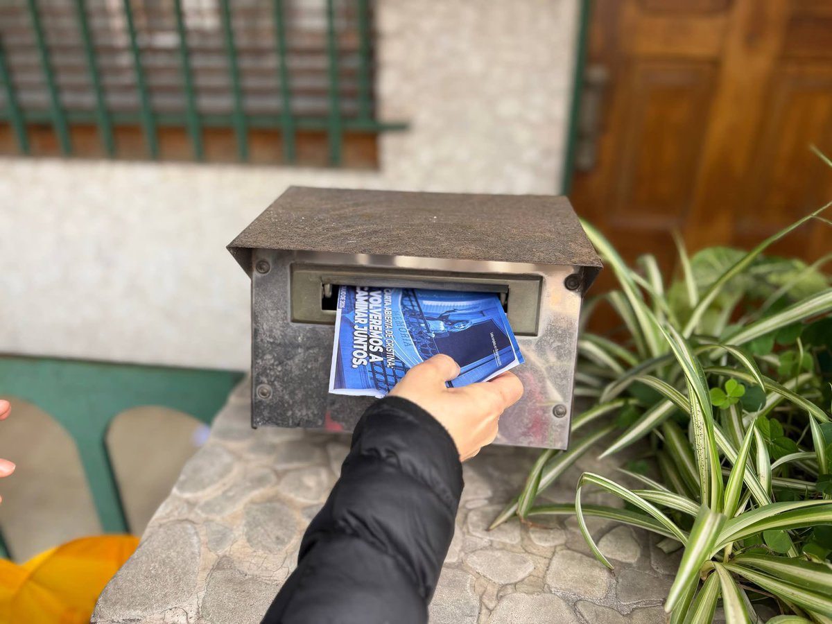 LaCampora_CABA's tweet photo. En toda la Ciudad, hablando con vecinos y vecinos sobre la carta de Cristina.

Queremos que Cristina sea presidenta. Queremos que vuelva a caminar con nosotros para construir la Patria que soñamos. 🇦🇷 https://t.co/DcxsWjIXoN
