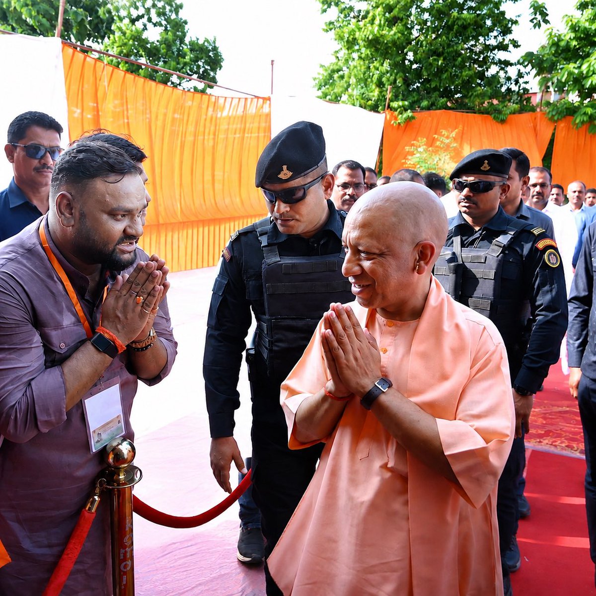 shrishchBJP's tweet photo. जनपद सिद्धार्थनगर आगमन पर माननीय मुख्यमंत्री, उ० प्र० सरकार परम पूज्य श्री योगी आदित्यनाथ जी महाराज का स्वागत अभिनन्दन किया….!💐💐💐🙏🏻🙏🏻
@myyogiadityanth 
@myogioffice 
@myogiadityanath https://t.co/VcNfSi1lNk