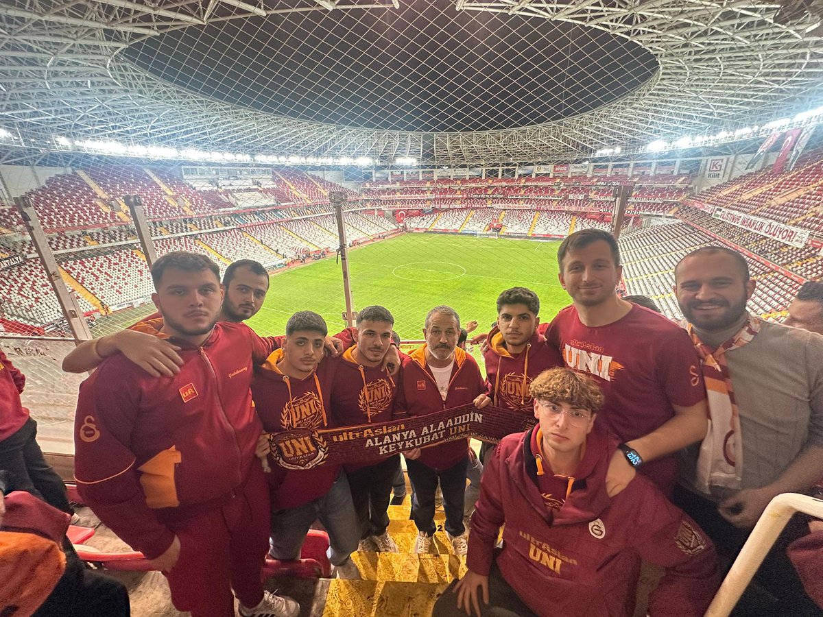 uAUNIALKU's tweet photo. BİR ADIM GERİNDE ÖMÜR BOYU SENİNLE! 
@SebahattinReis 

#ultrAslanUNI
#uAUNIALKU https://t.co/UqtbfzoGTd