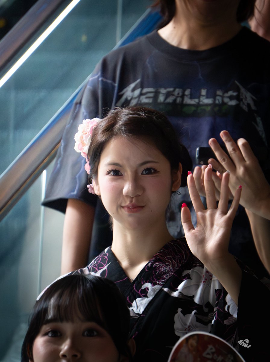 23Amba24's tweet photo. mbg escalator 🌹💓
@Famequadlips 

#FameQuadlips #Quadlips #QuadlipsInKL https://t.co/HCtzFzytXA