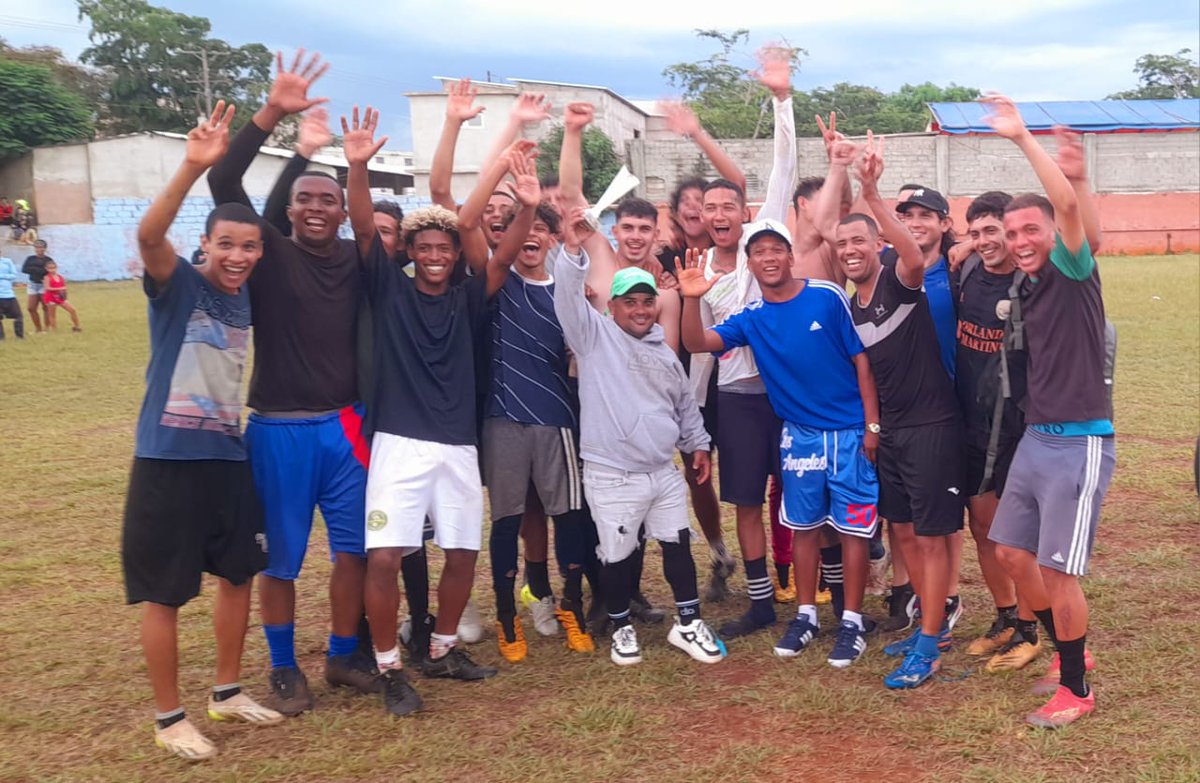MarislayR48439's tweet photo. Final de la Copa Interbarrios "Raúl Bueno In Memoriam". Los de Negro alzaron el título en esta XXII Edición municipio Venezuela Verano Con Mi Gente 
#InderCavFidelVive https://t.co/k5jsi7pQn5