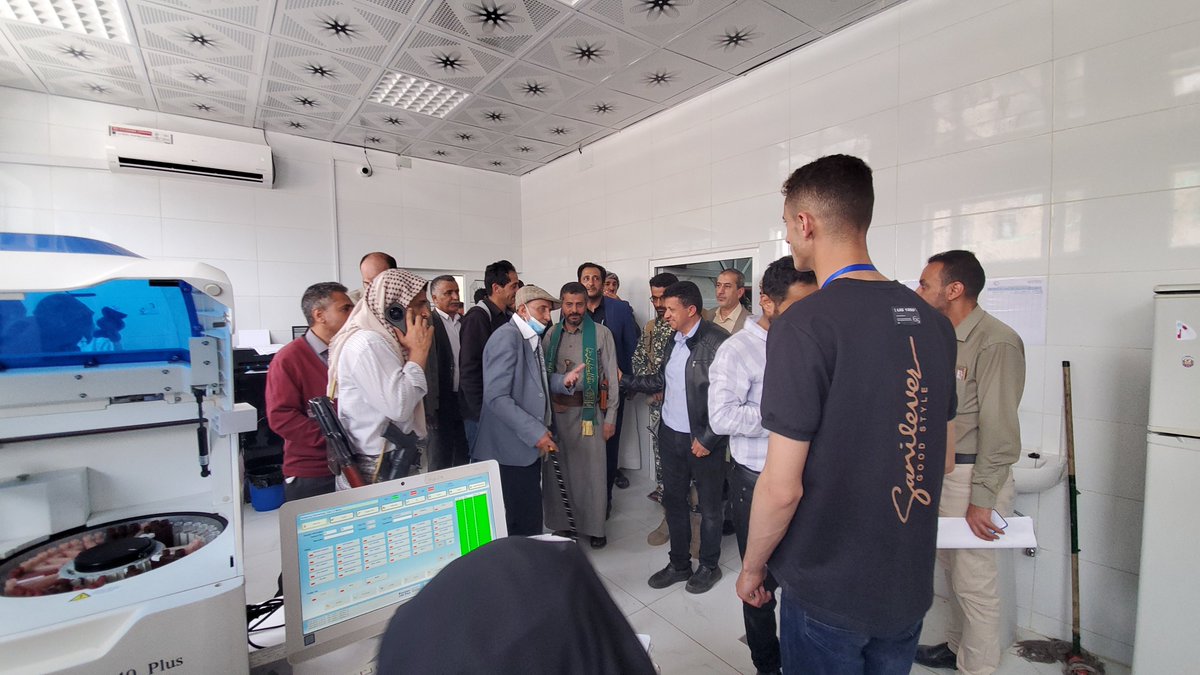 YRCSDhamar's tweet photo. افتُتح اليوم المبنى الجديد لقسم المختبر بالمركز الطبي التابع للهلال الأحمر اليمني بفرع ذمار بحضور محافظ محافظة ذمار الأستاذ محمد البخيتي، والأمين العام المساعد للشؤون المالية والإدارية لجمعية الهلال الأحمر اليمني الدكتور/ محمد محسن https://t.co/EjmdQvV70C